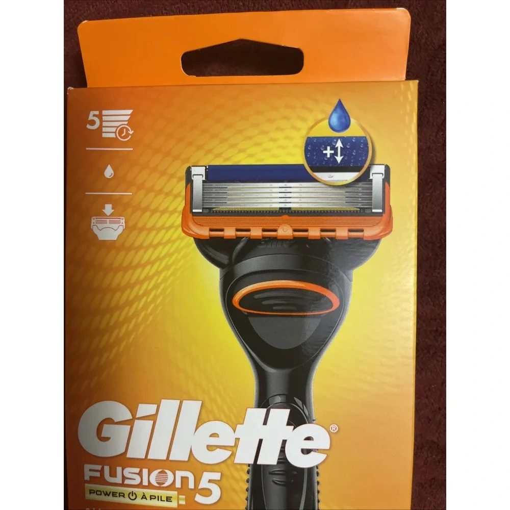 Gillette Fusion 5 Power À Pile Razor, 1 Razor Handle, 2 Cartridge On The Go Gift